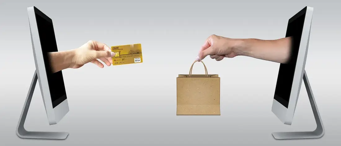 Two screens exchanging a card and a shopping bag